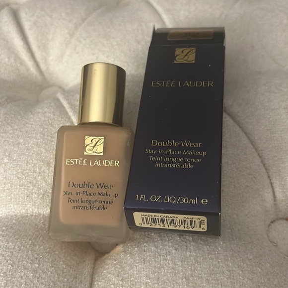 Assortment Makeup - Picture 2 of 4